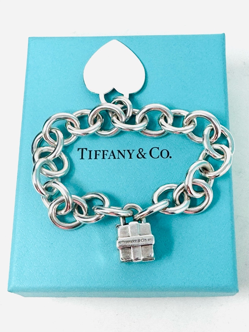 Authentic Tiffany & Co. Return To Heart Tag GiftBox  Bracelet. - Picture 8 of 9